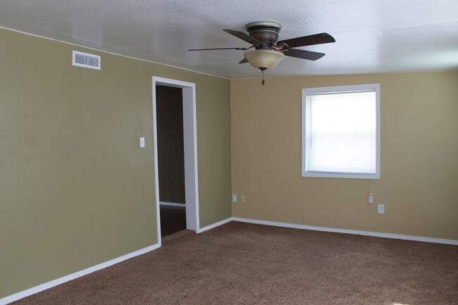 Building Photo - Move In Special!!!  $150 off 2nd month ren...