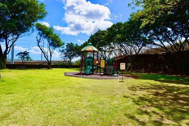 Building Photo - 1060 Kamehameha Hwy