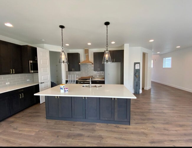 Building Photo - 22939 SE Cherry St