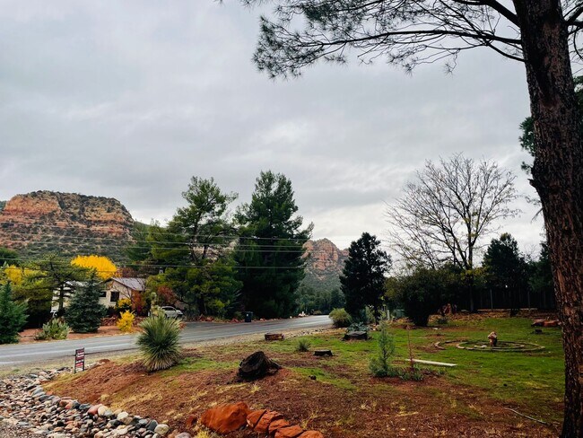 Building Photo - Village of Oak Creek