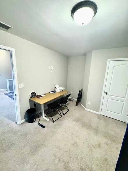 Building Photo - 410 Broadmoore Sq