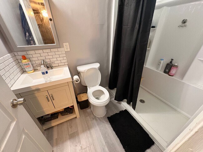 Building Photo - Updated 3 Bedroom Home in Hanford