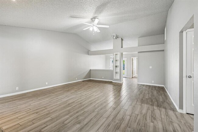 Building Photo - 217 Cypress Dr
