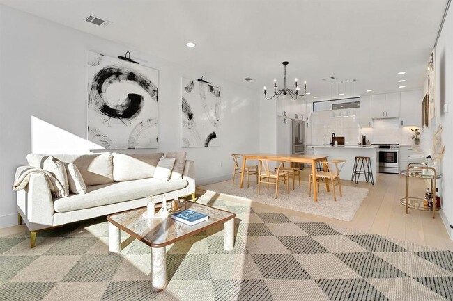 Building Photo - 3406 E 17th St