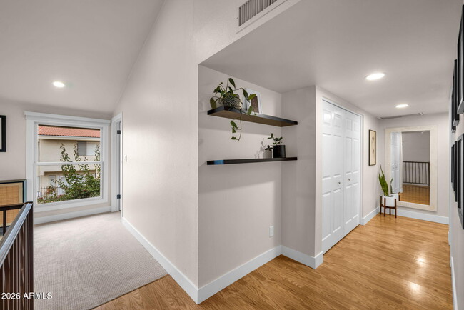 Building Photo - 7609 N Lynn Oaks Dr