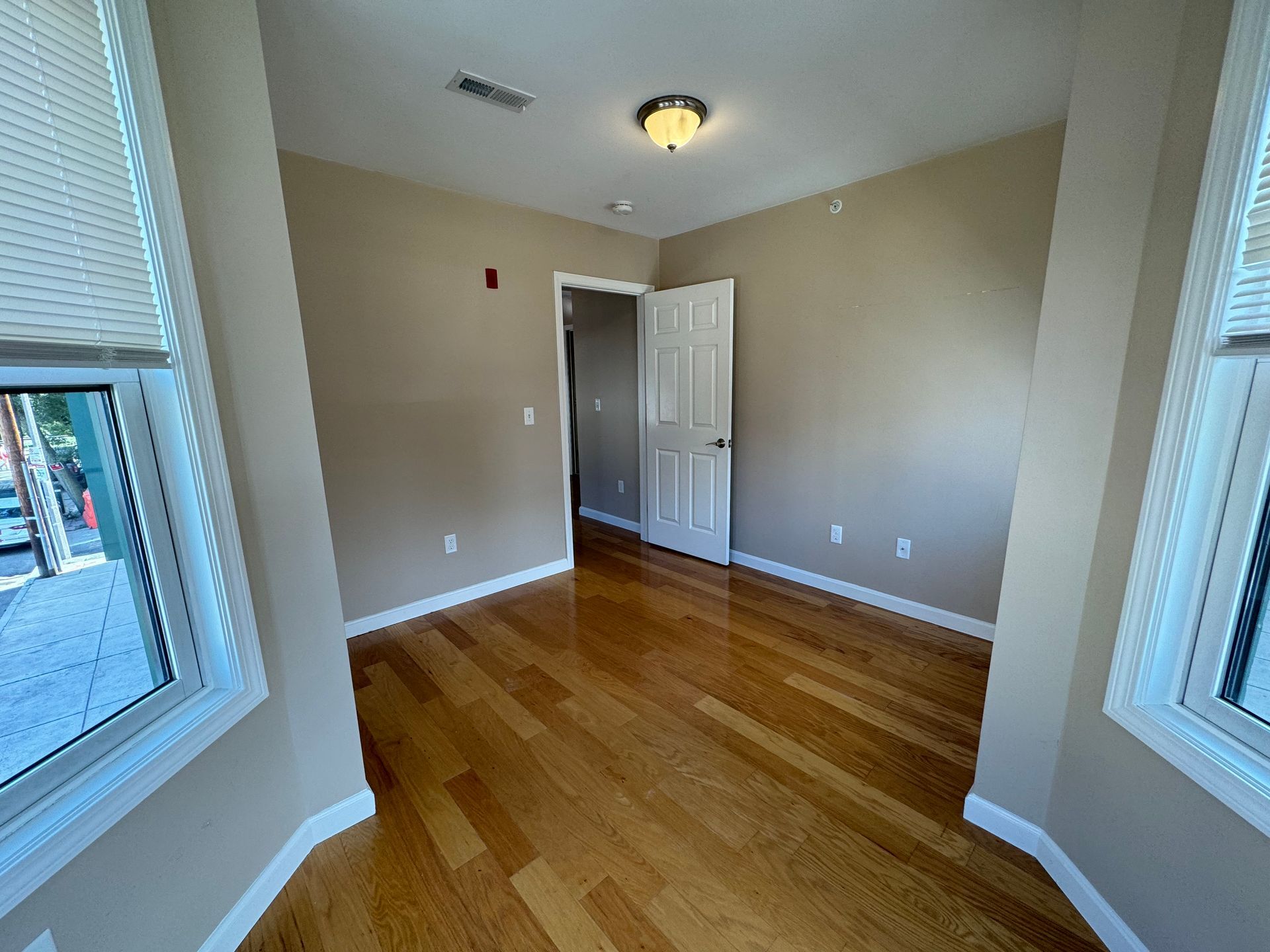 Building Photo - 53 Chelsea St