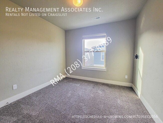 Building Photo - 2663 W Malad St