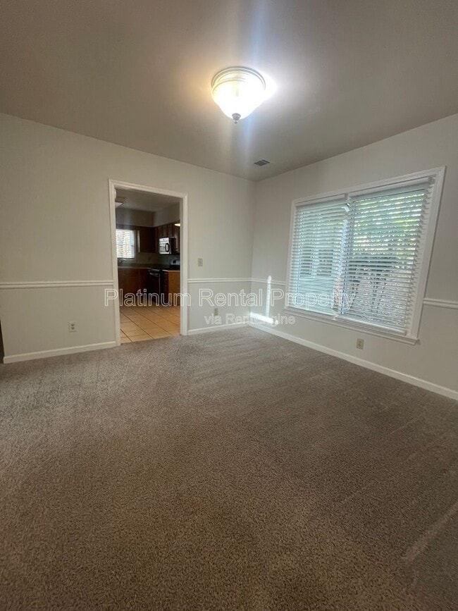 Building Photo - 940 Club Chase Ct