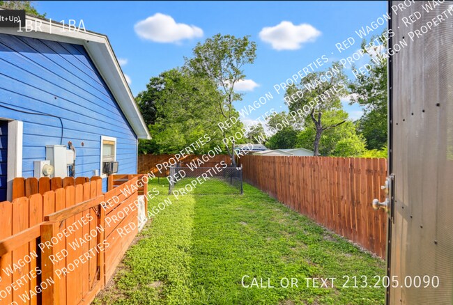 Building Photo - 236 E Dullnig Ct