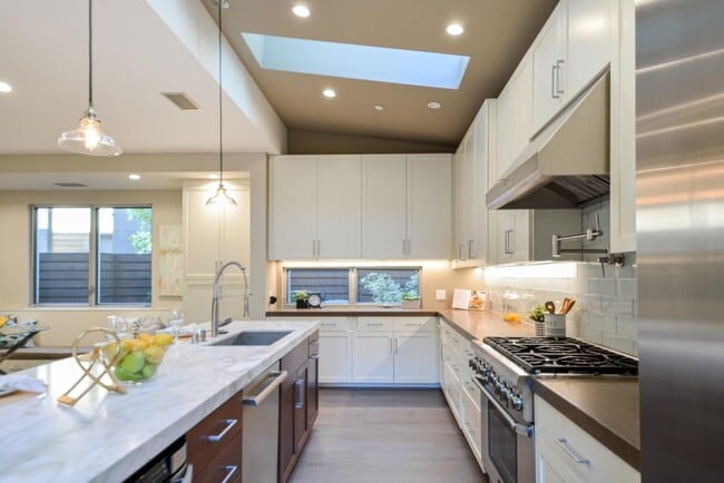 Building Photo - 2088 Channing Ave