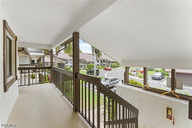 Building Photo - 700 Misty Pines Cir