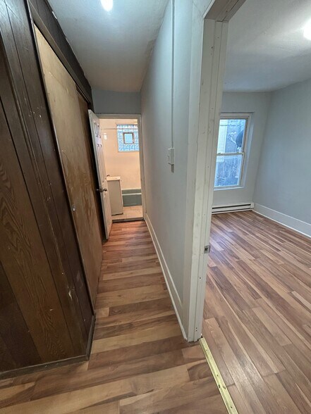 Building Photo - 2728 W Oakdale St