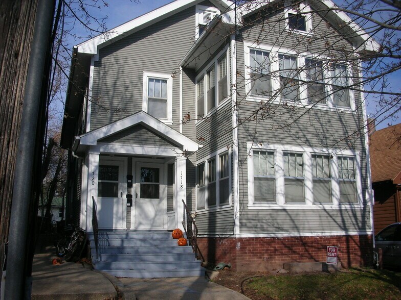 Primary Photo - 1718 Van Hise Ave