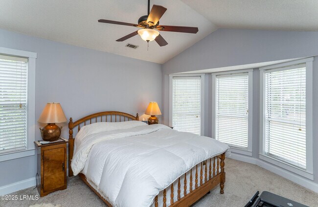 Building Photo - 18 Le Moyne Dr