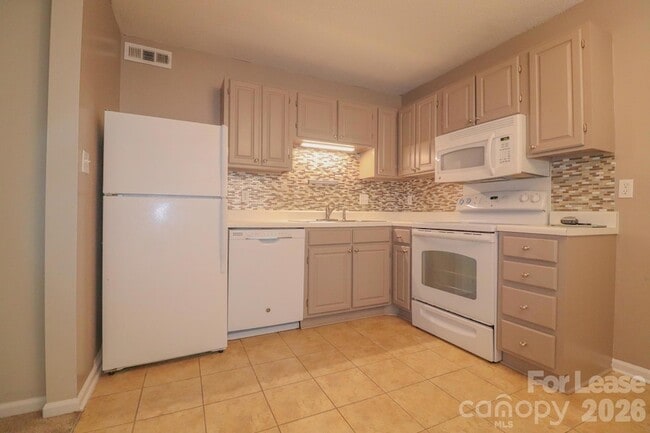 Building Photo - 1645 Cedarview Ct