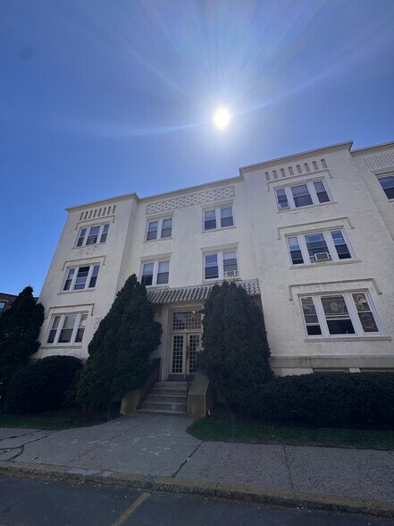 Building Photo - 6 Radcliffe Rd