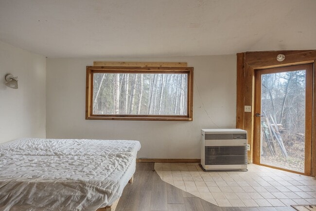 Building Photo - Cozy 2 Bedroom, 1 Bath, With a great Location!