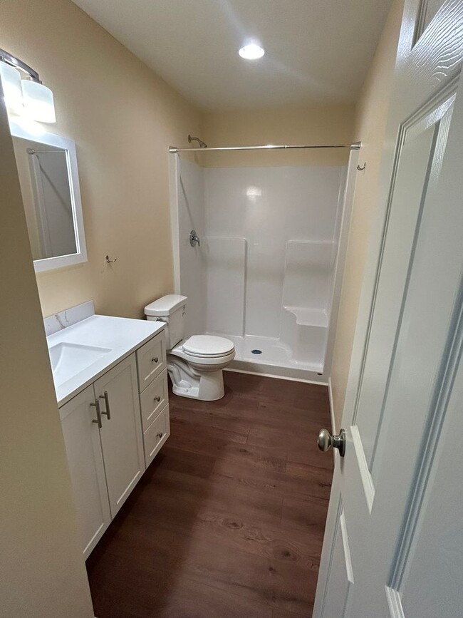 Building Photo - Beautiful 3 bed, 2 bath Hamilton home