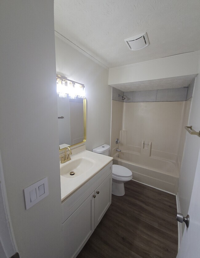 Building Photo - 5727 Lexington Dr