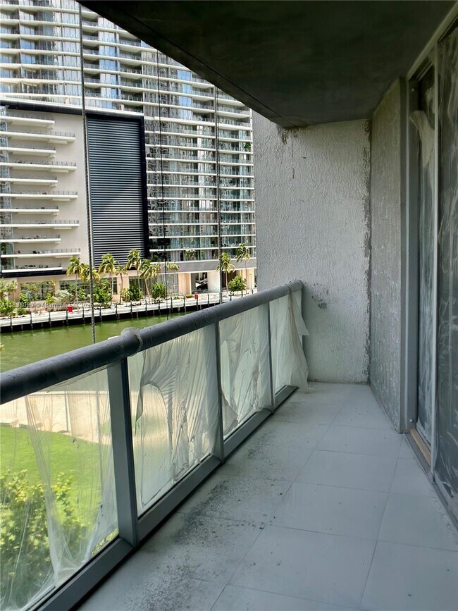 Building Photo - 465 Brickell Ave