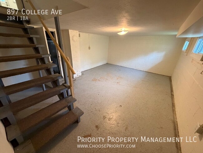 Building Photo - 897 College Ave