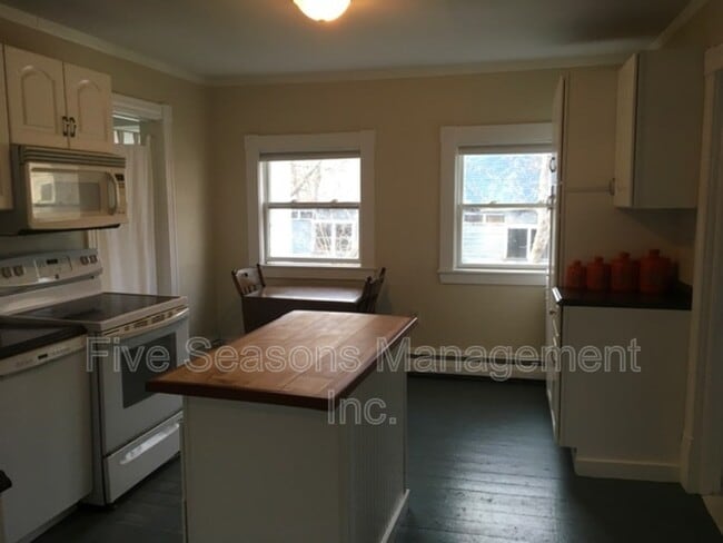 Building Photo - 7 Champlain Pl