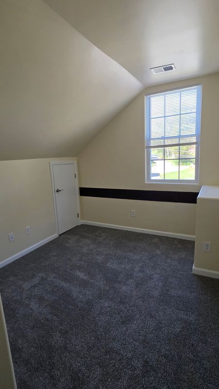 Building Photo - 225 Pemberton Rd