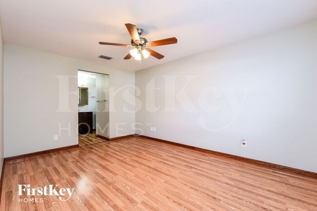 Building Photo - 3330 SW 27th Ave