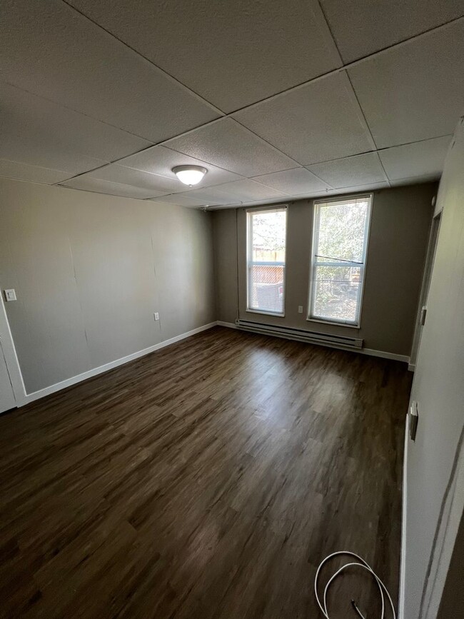 Building Photo - Main Level 1 Bed, 1 Bath Apartment in Old ...