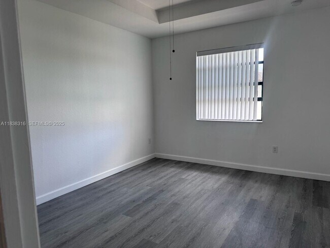 Building Photo - 3757 SE 2nd Dr