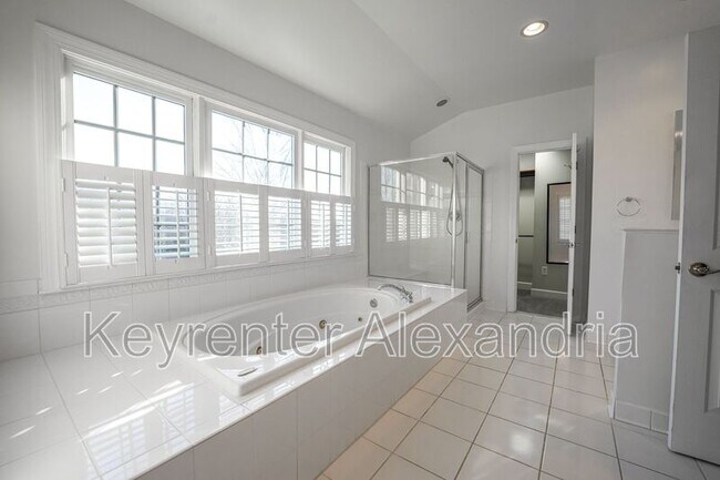 Building Photo - 13568 Heritage Farms Dr