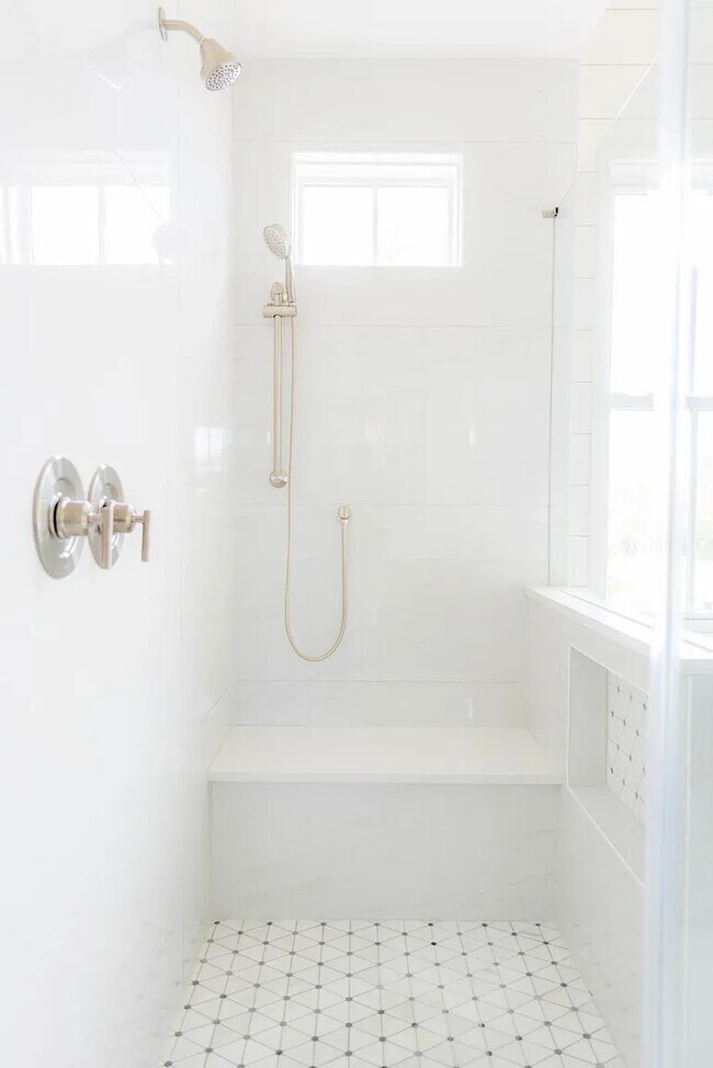 Building Photo - 174 Brailsford St