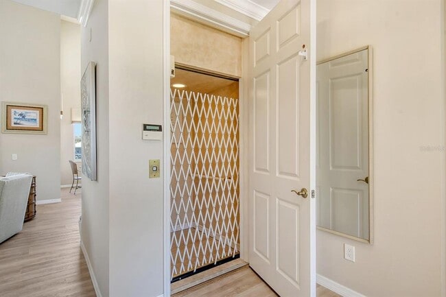 Building Photo - 4931 Oxford Dr