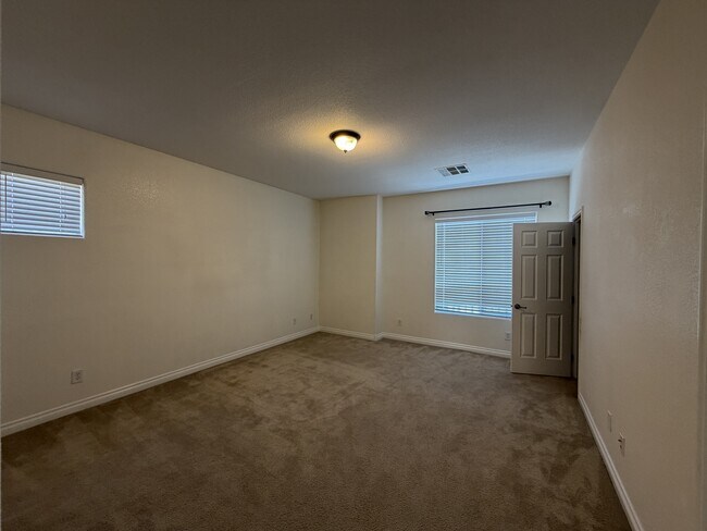 Building Photo - 4723 Killington St
