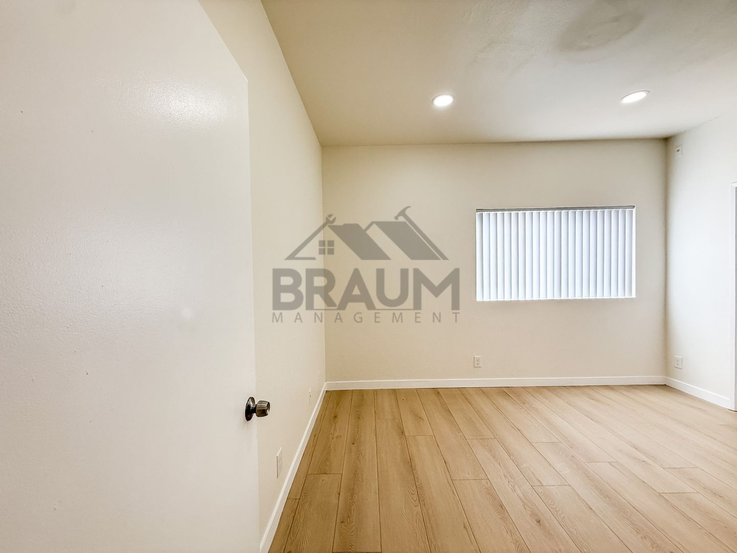 Building Photo - 11459 Collins St