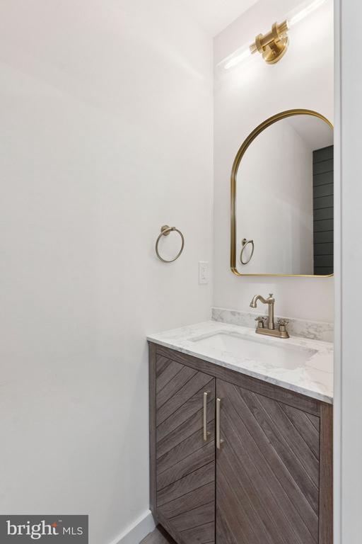 Building Photo - 1544 S Bambrey St