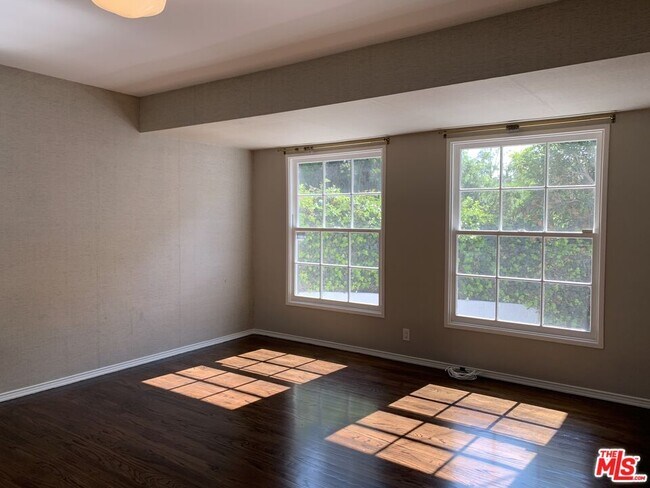 Building Photo - 8050 Mulholland Dr