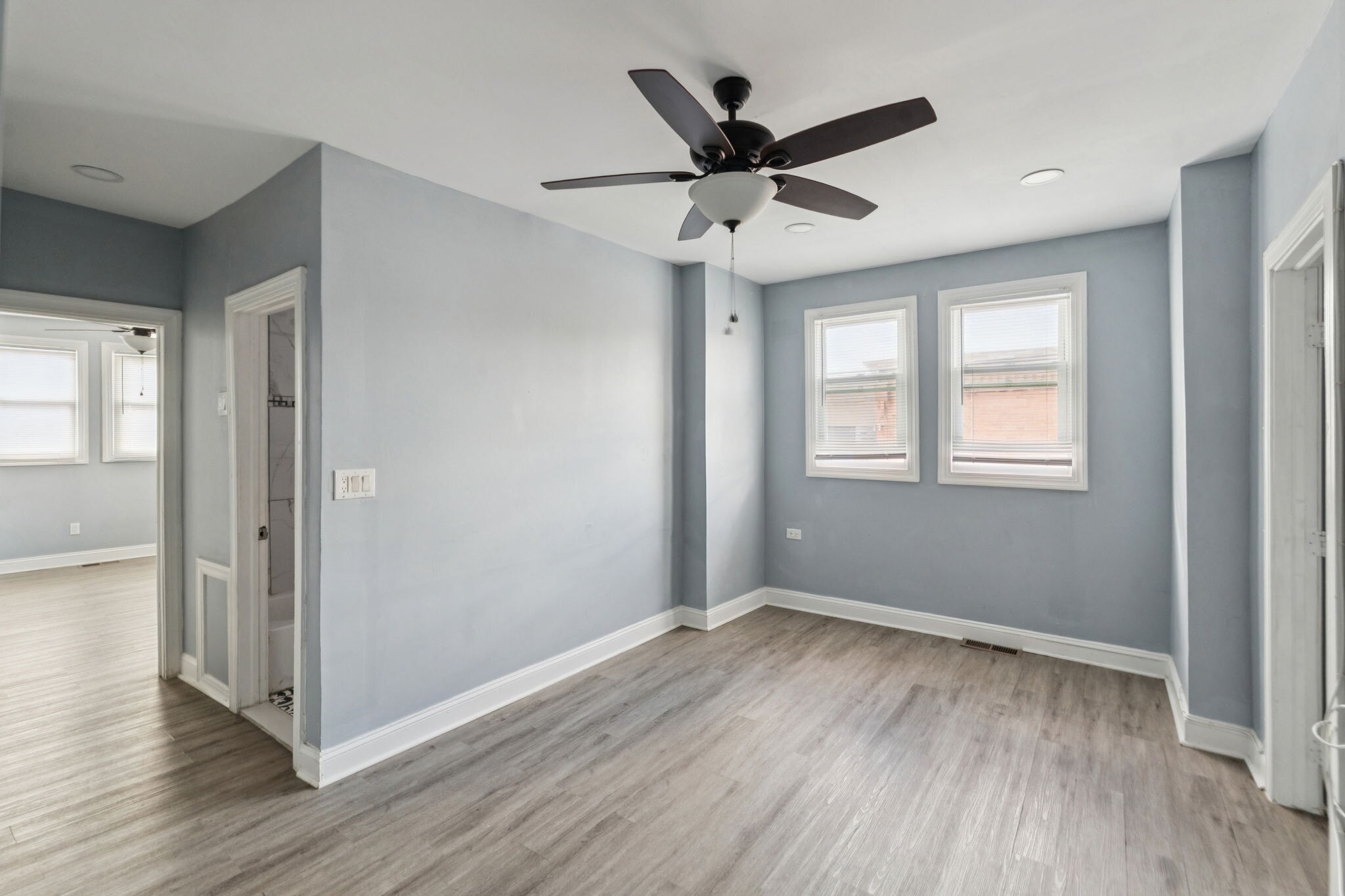 Living room - 2537 E Ann St