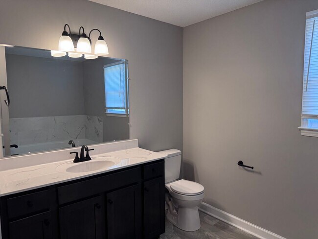 Building Photo - 130 Shady Maple Dr