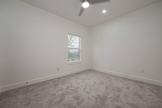 Building Photo - 7918 Parnell St