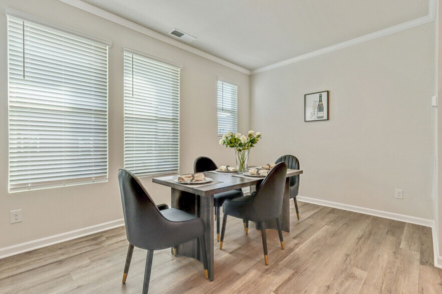 Building Photo - Room in Townhome on Chestnut Trce