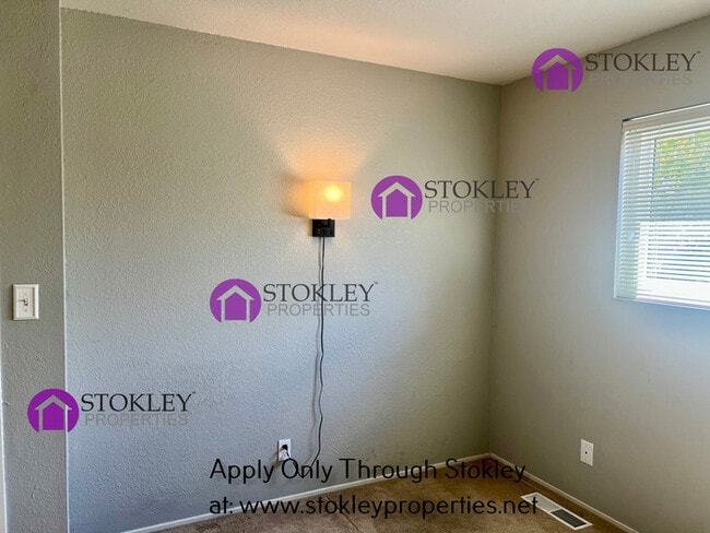 Building Photo - 1893 Lynwood Dr