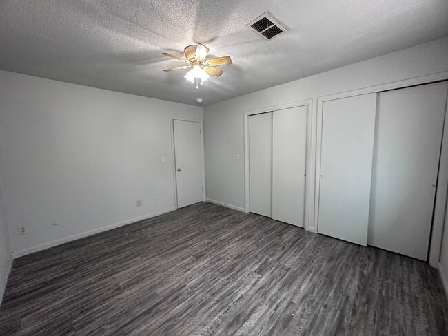 Building Photo - 1005-9 Oak-