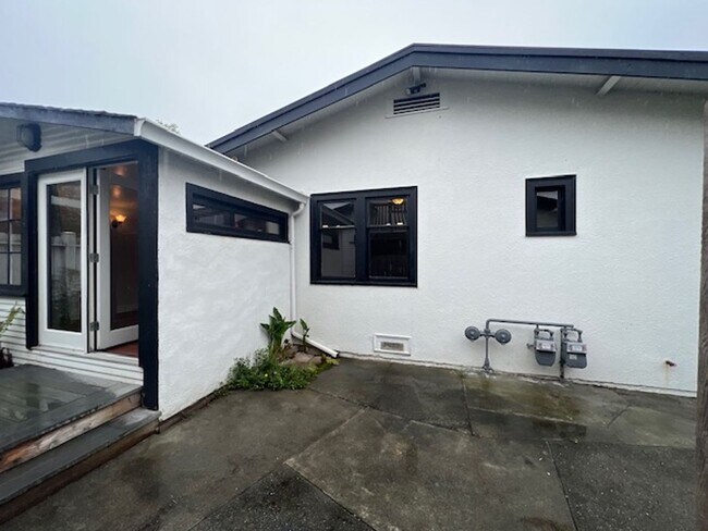 Building Photo - 2520 H St