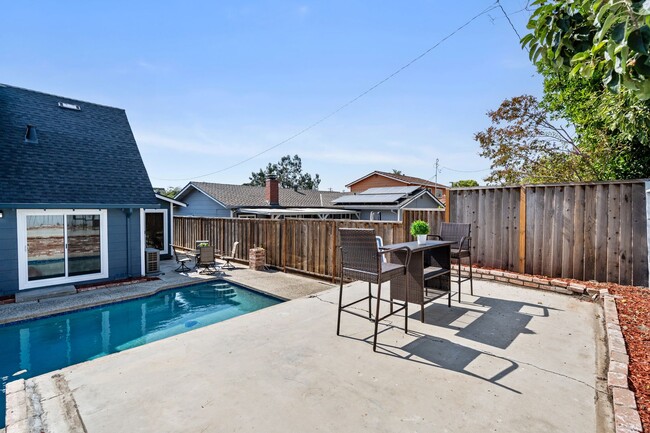 Building Photo - FABULOUS Modern Remodel with PRIVATE POOL ...