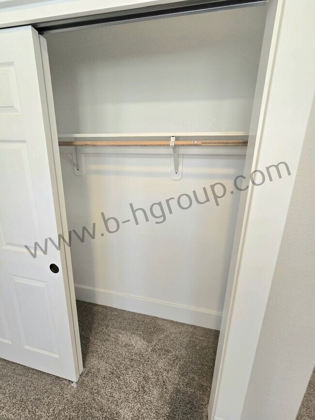 Building Photo - 715 57th St