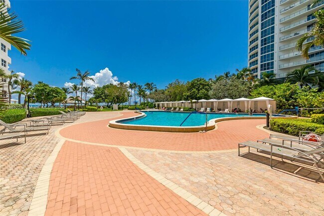Building Photo - 3000 S Ocean Dr