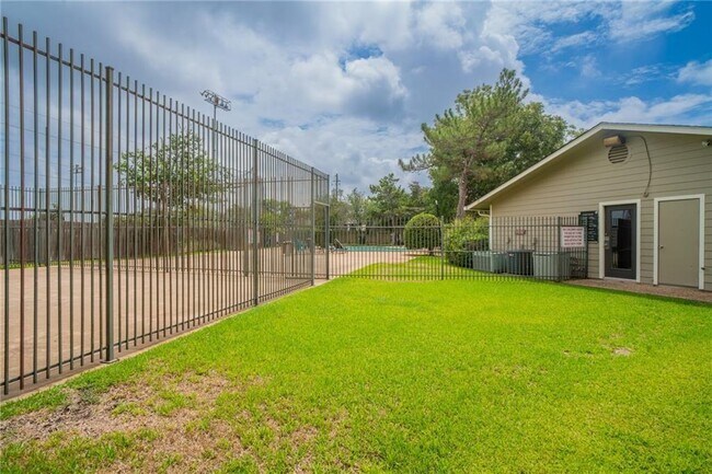 Building Photo - 10616 Mellow Meadow Dr