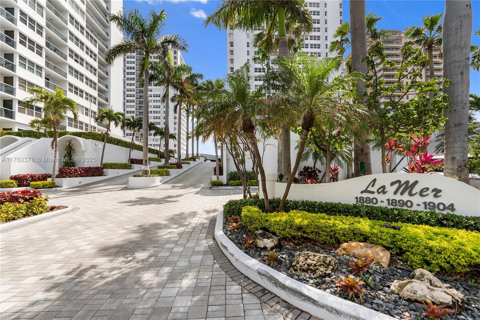Building Photo - 1904 S Ocean Dr