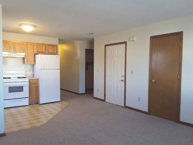 Building Photo - 213 Stonewall Ct